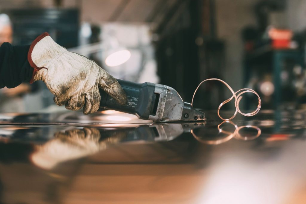 Was versteht man unter Metallplattierungsprozessen in der Fertigung?