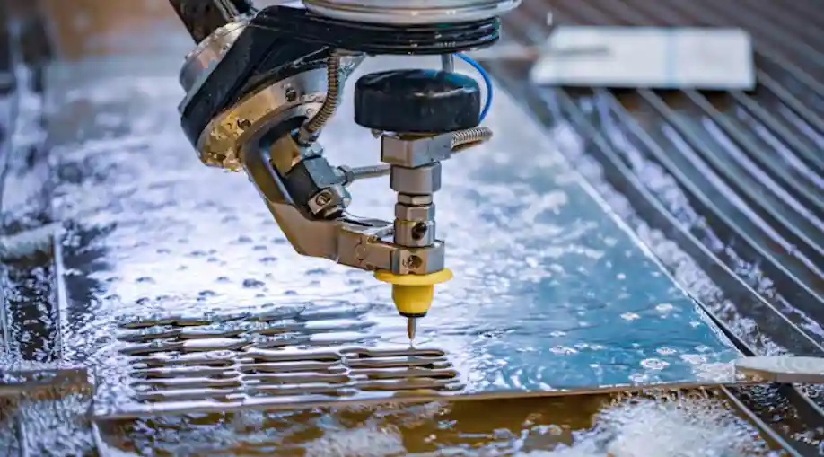 Wie Metall Wasserstrahlschneiden die richtige Lösung für individuelle Metallteile sein kann